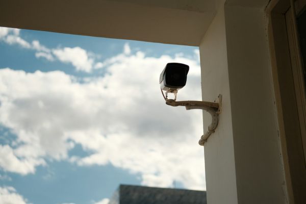 Les avantages des caméras discrètes pour maximiser votre sécurité